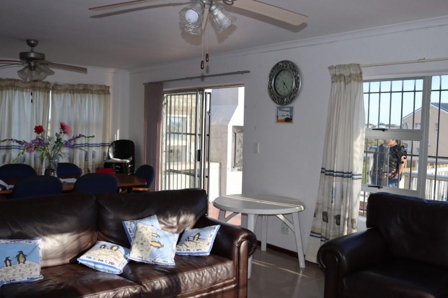 To Let 4 Bedroom Property for Rent in Bettys Bay Western Cape